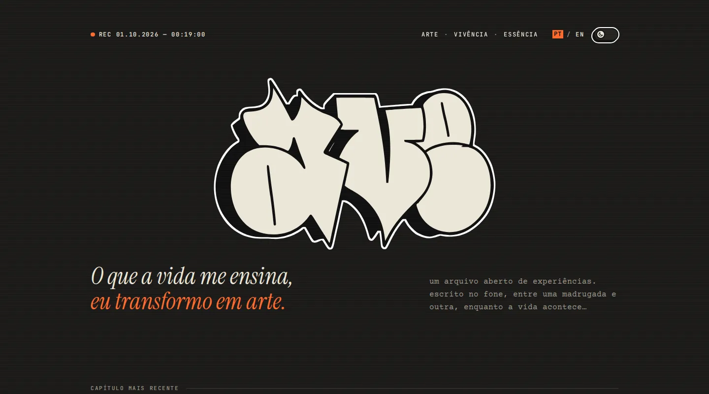 Home da AVE: a palavra AVE em letras de grafite creme com um contorno preto grosso, acima da frase "O que a vida me ensina, eu transformo em arte."